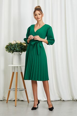 rochie midi eleganta verde cu pliuri 3 1 1.jpg